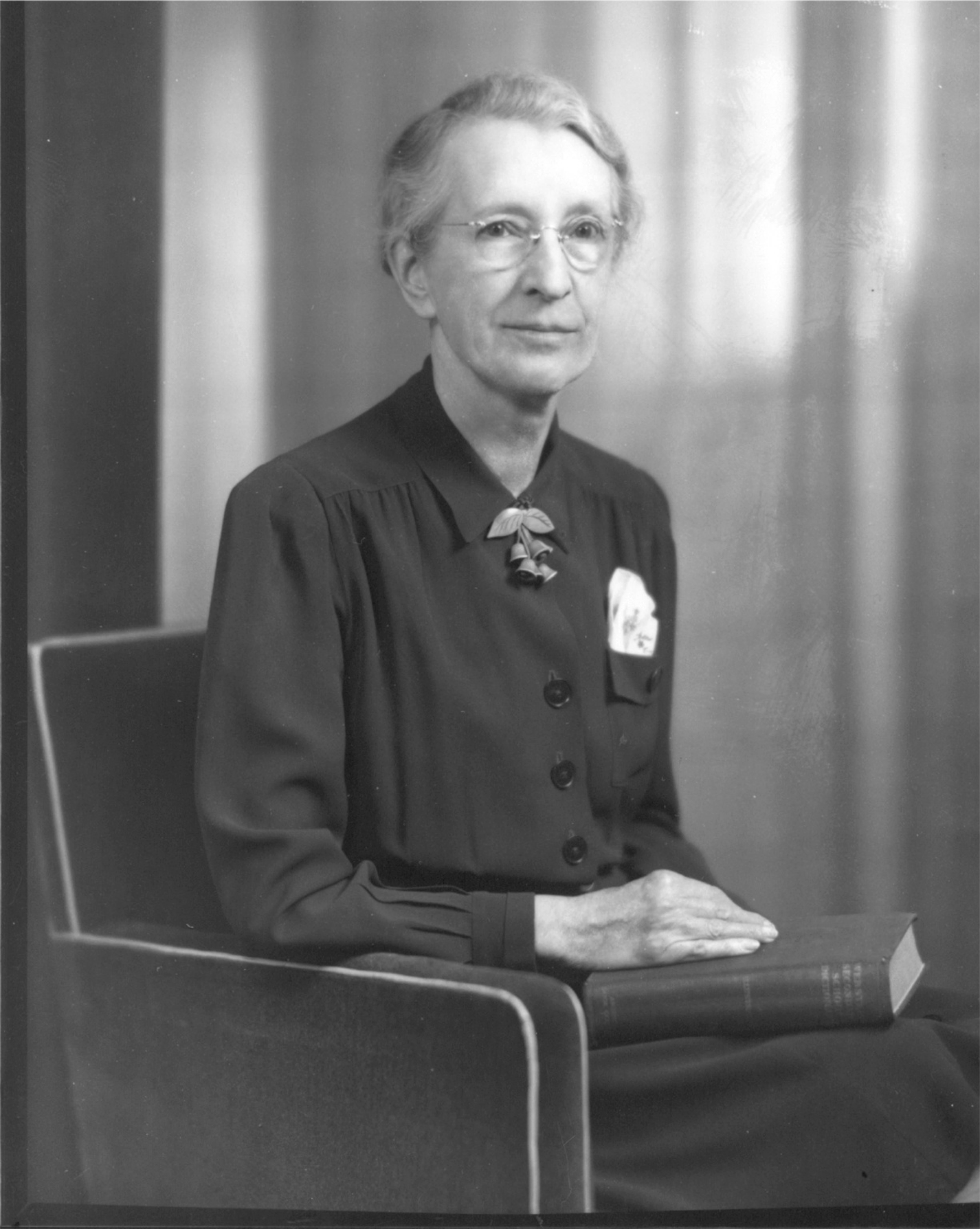 ENOLA ADELINE HAWKINS, KLAMATH FALLS CITY LIBRARIAN 1913 – 1948. PHOTO COURTESY OF KLAMATH COUNTY MUSEUM ENOLA ADELINE HAWKINS, KLAMATH FALLS CITY LIBRARIAN 1913 – 1948